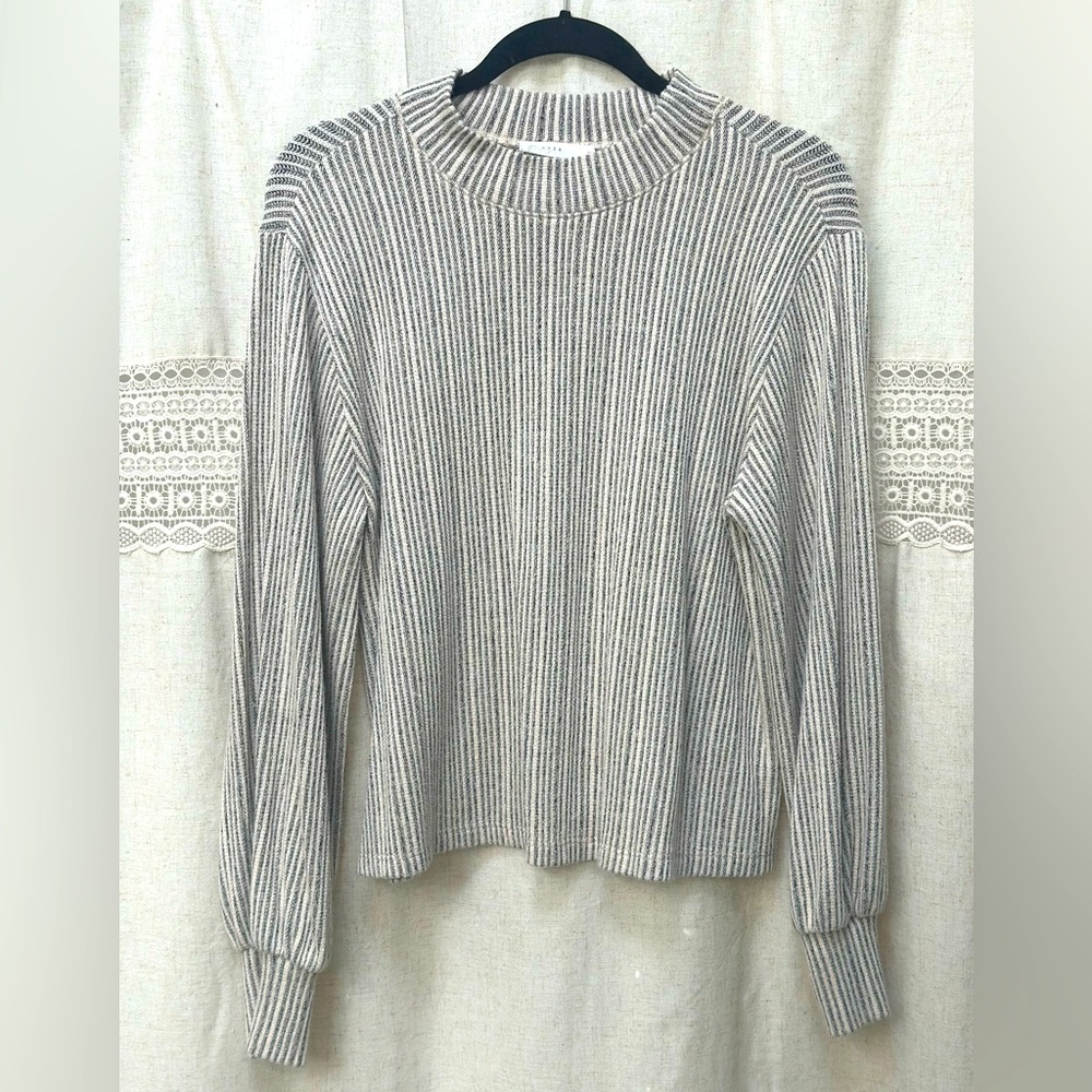 Women’s Knot Top Size Medium